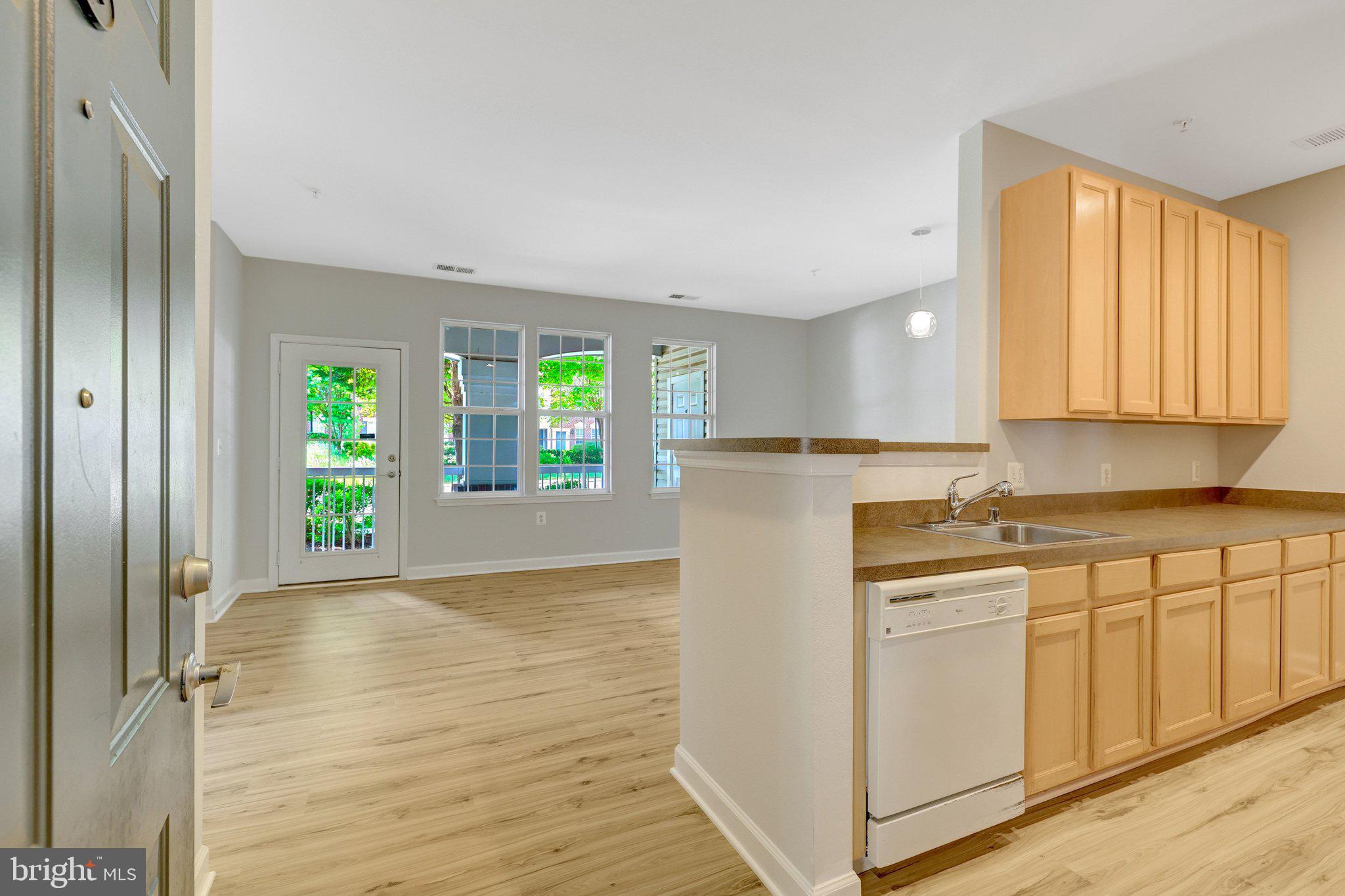 42421 ROCKROSE SQUARE 101