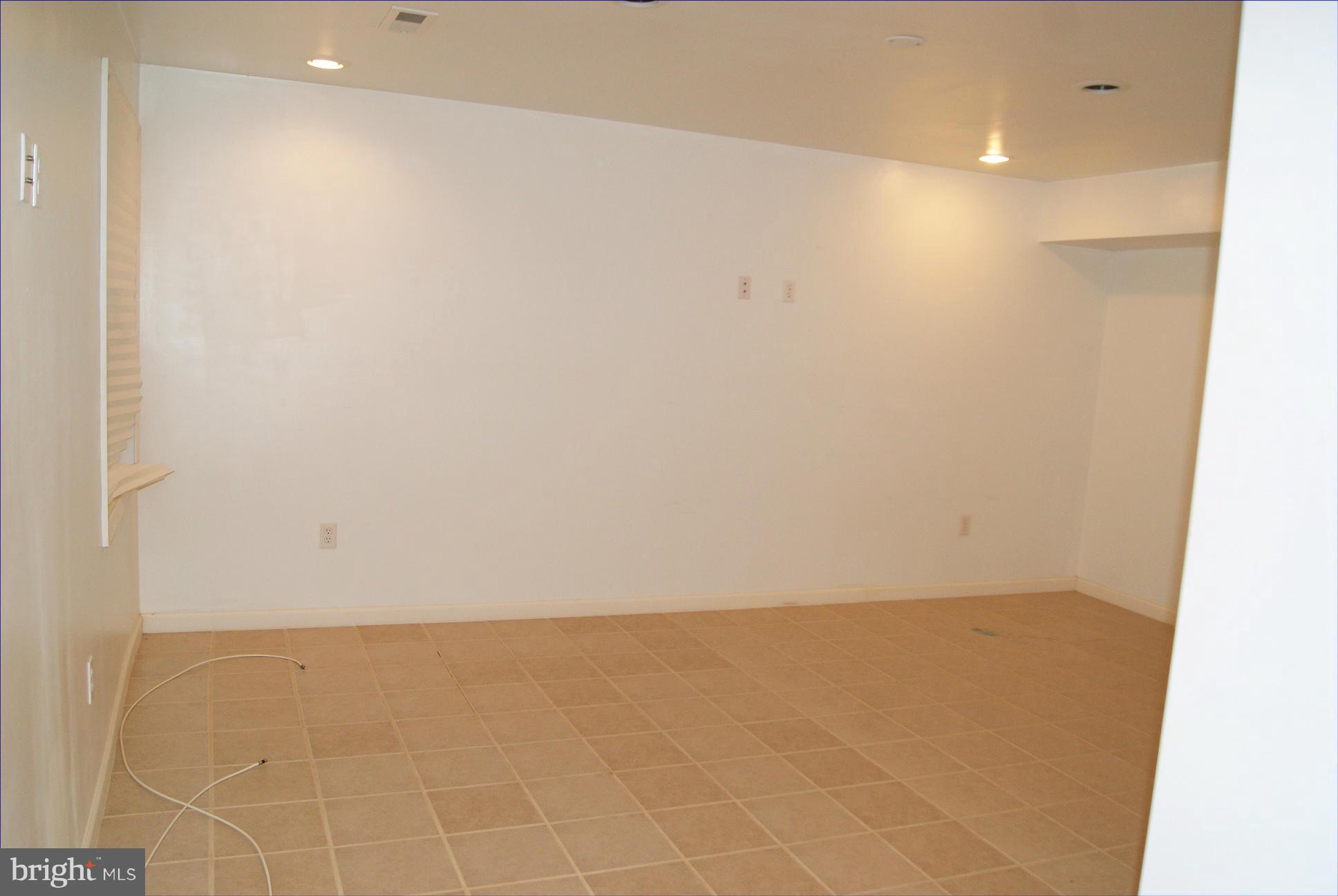 COLES RUN/PARKWAY WEST - Residential Lease