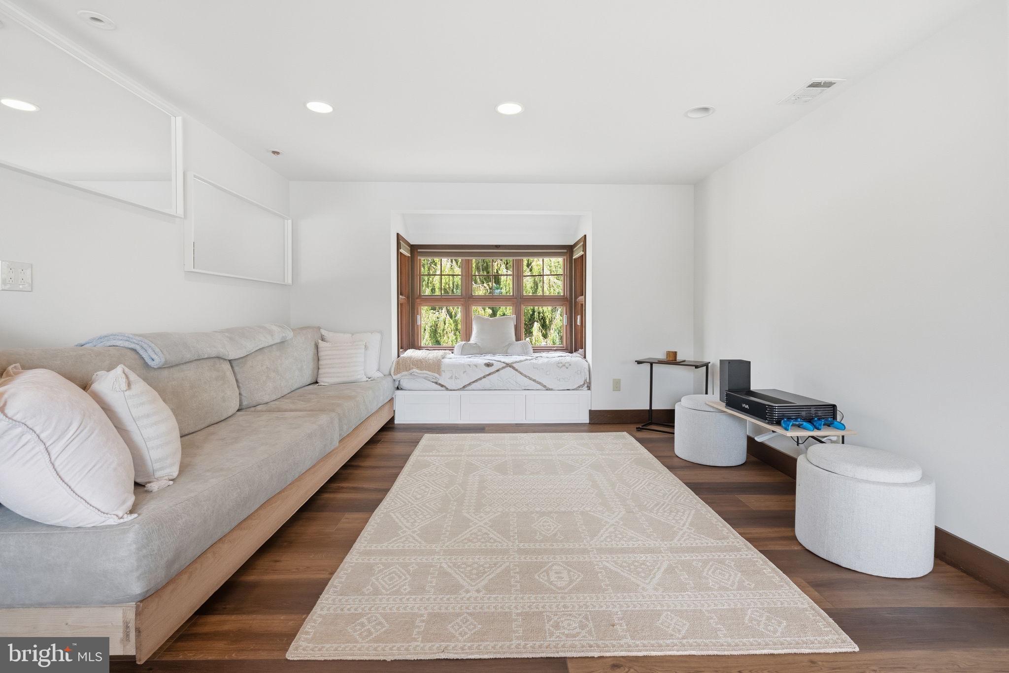 PORT INDIAN - Residential