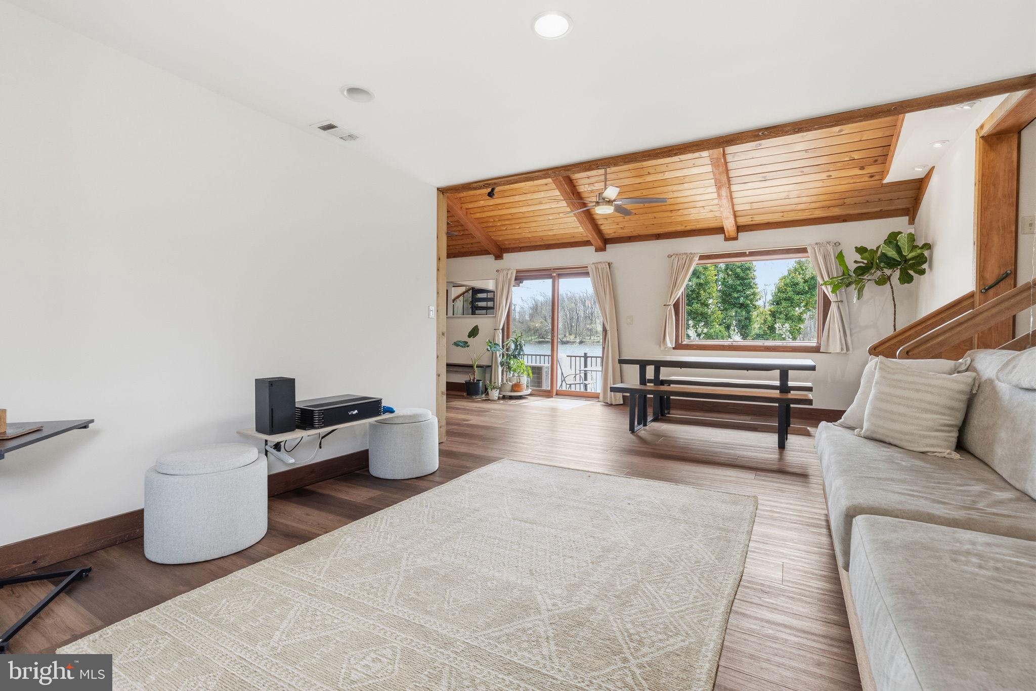 PORT INDIAN - Residential