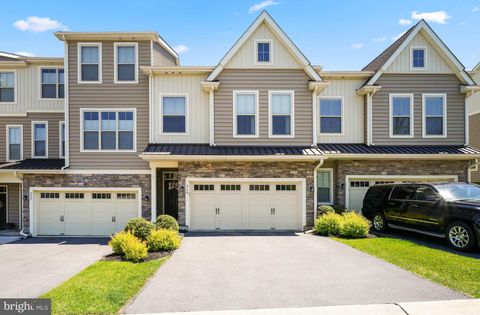 Townhouse For Sale - 219 Ash Lane<br/> KENNETT SQUARE, PA 19348