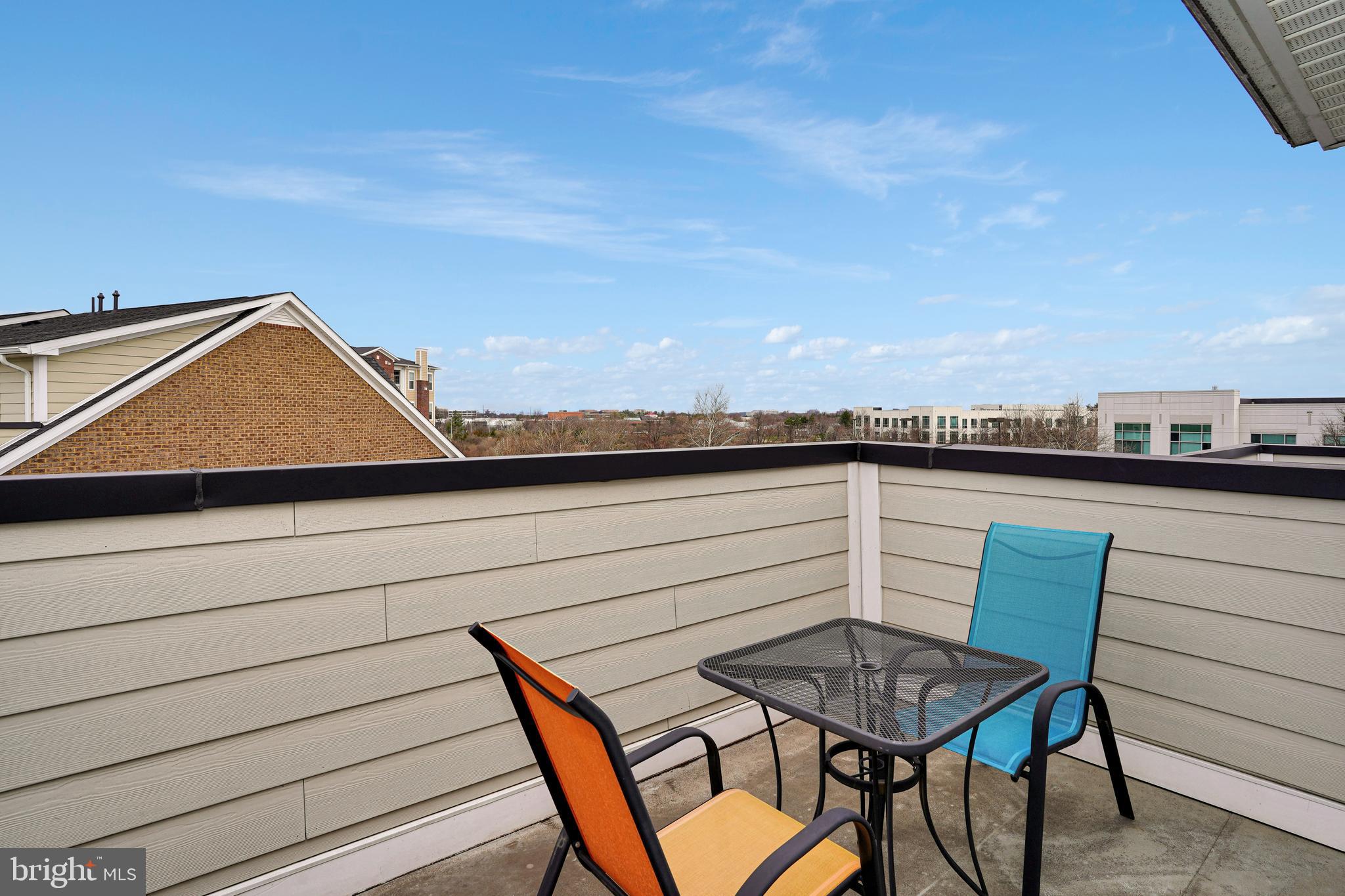 DISCOVERY SQUARE - Residential