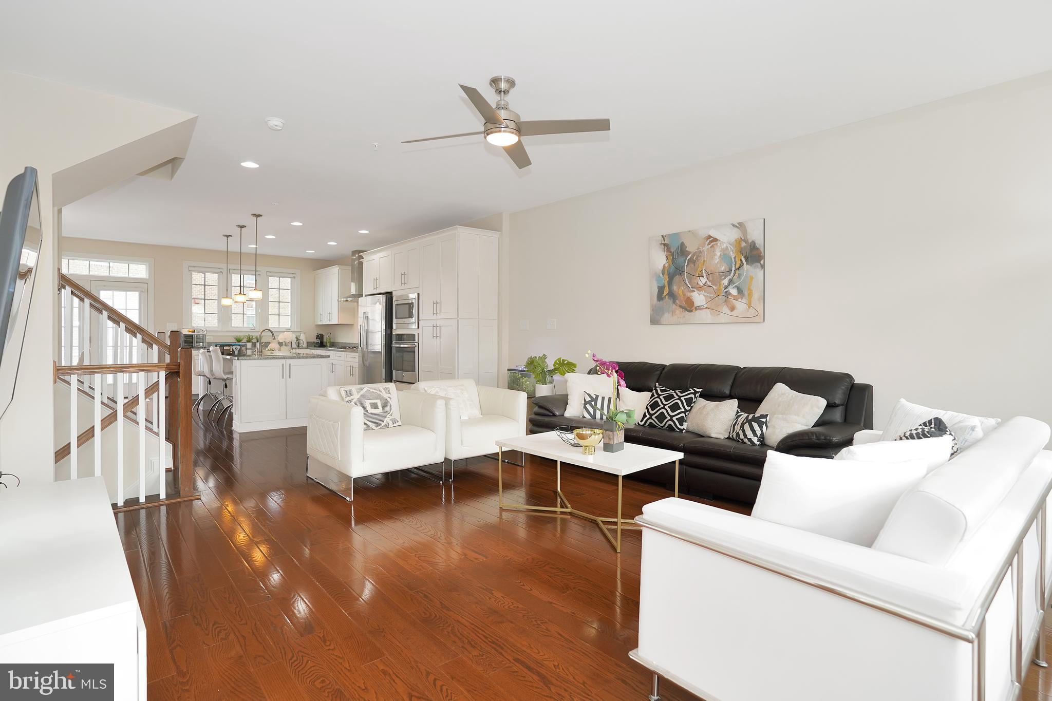 DISCOVERY SQUARE - Residential