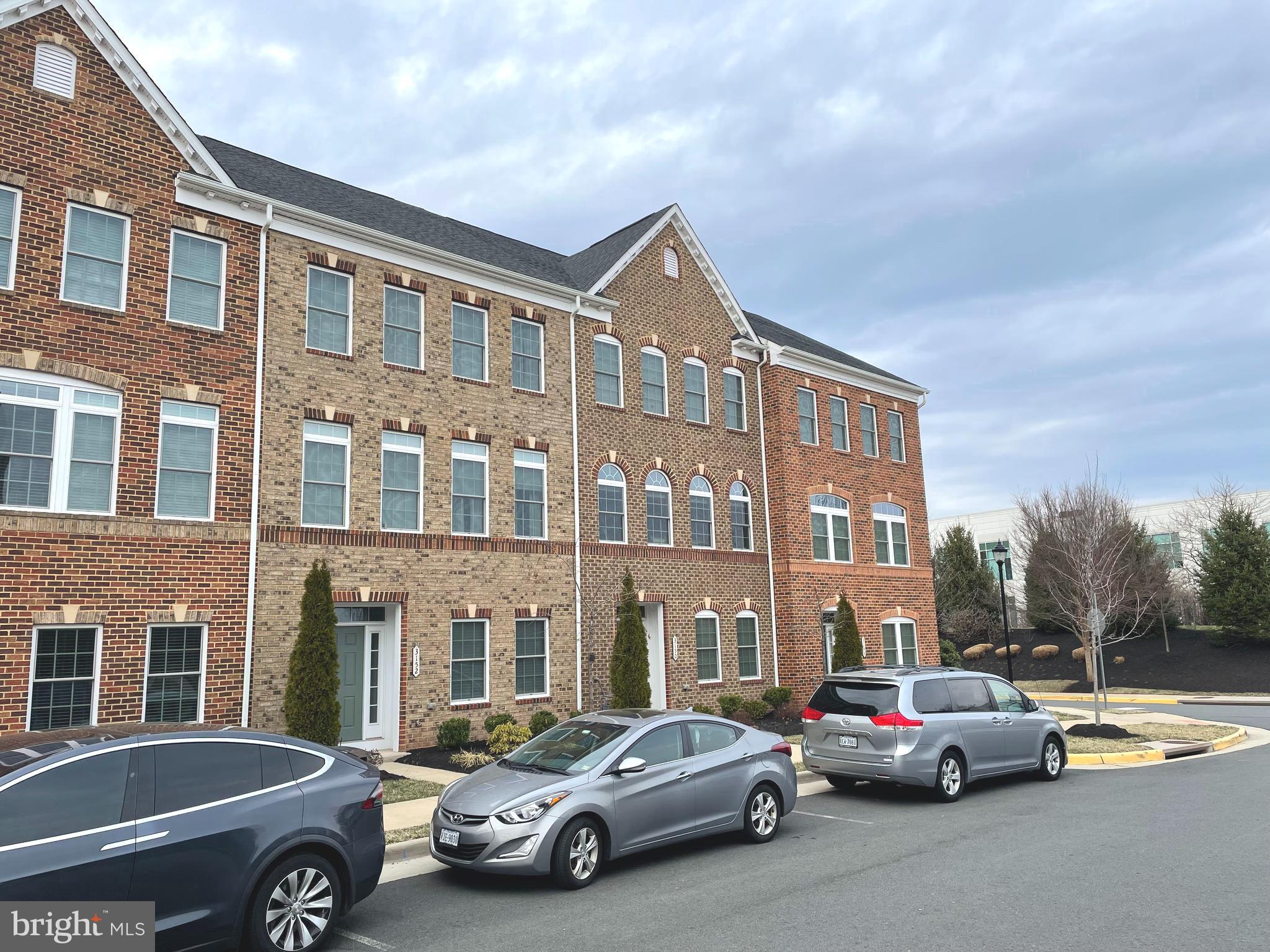 DISCOVERY SQUARE - Residential