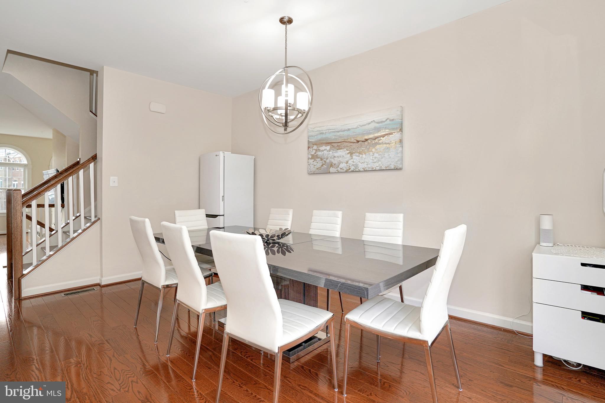 DISCOVERY SQUARE - Residential