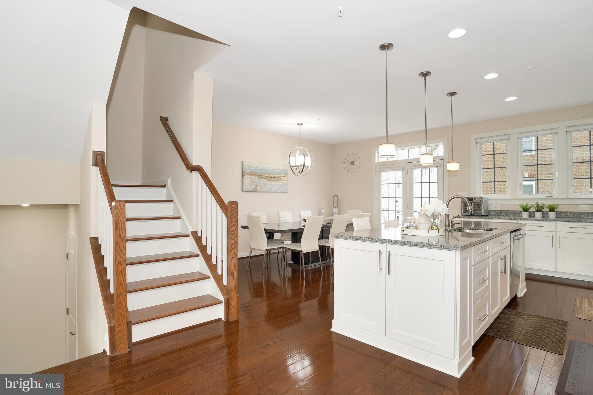 DISCOVERY SQUARE - Residential