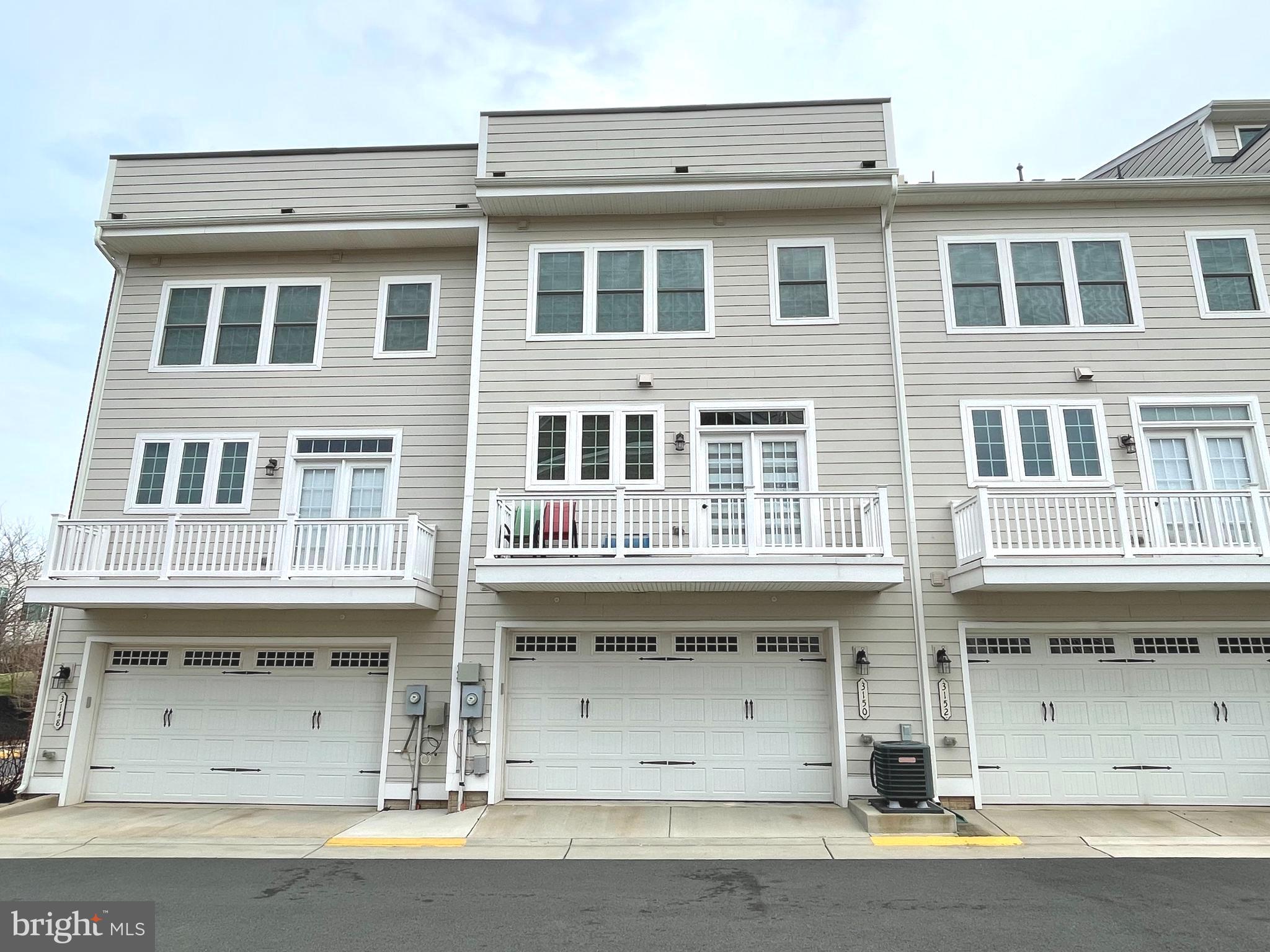 DISCOVERY SQUARE - Residential