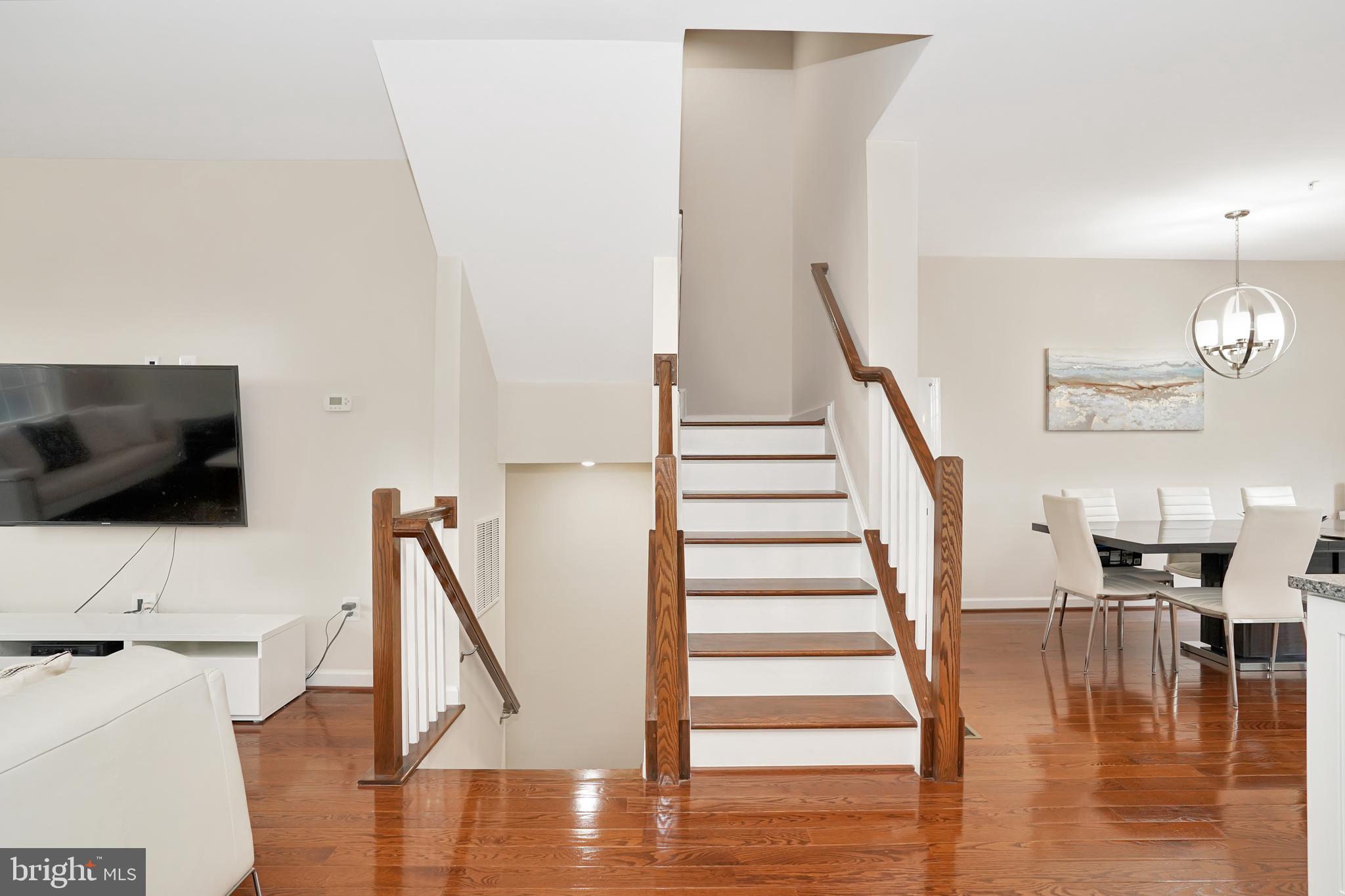 DISCOVERY SQUARE - Residential