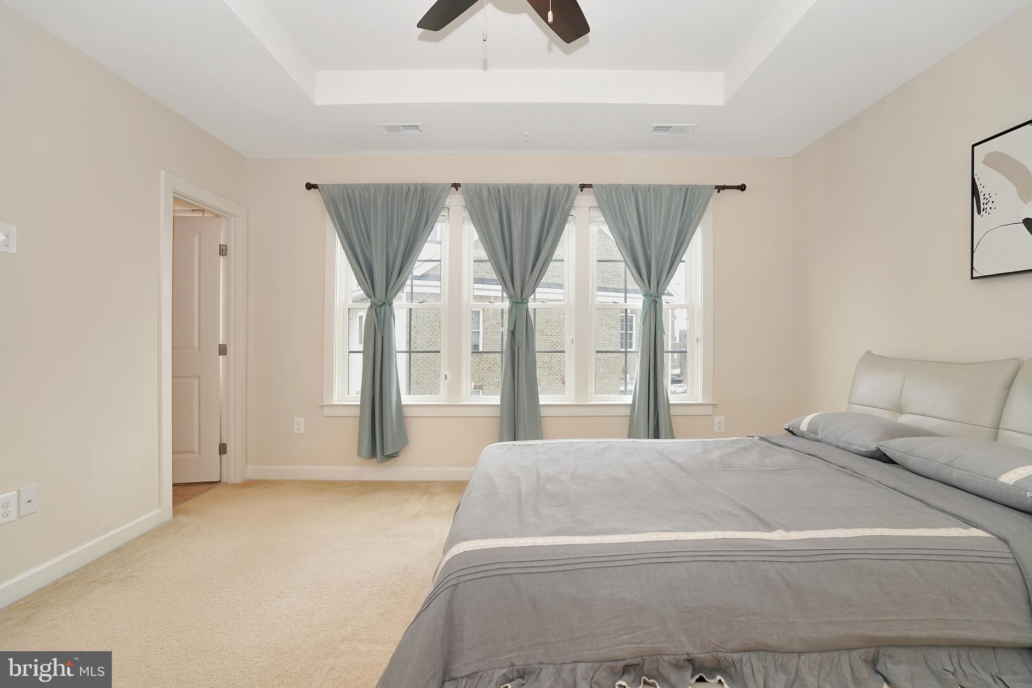 DISCOVERY SQUARE - Residential