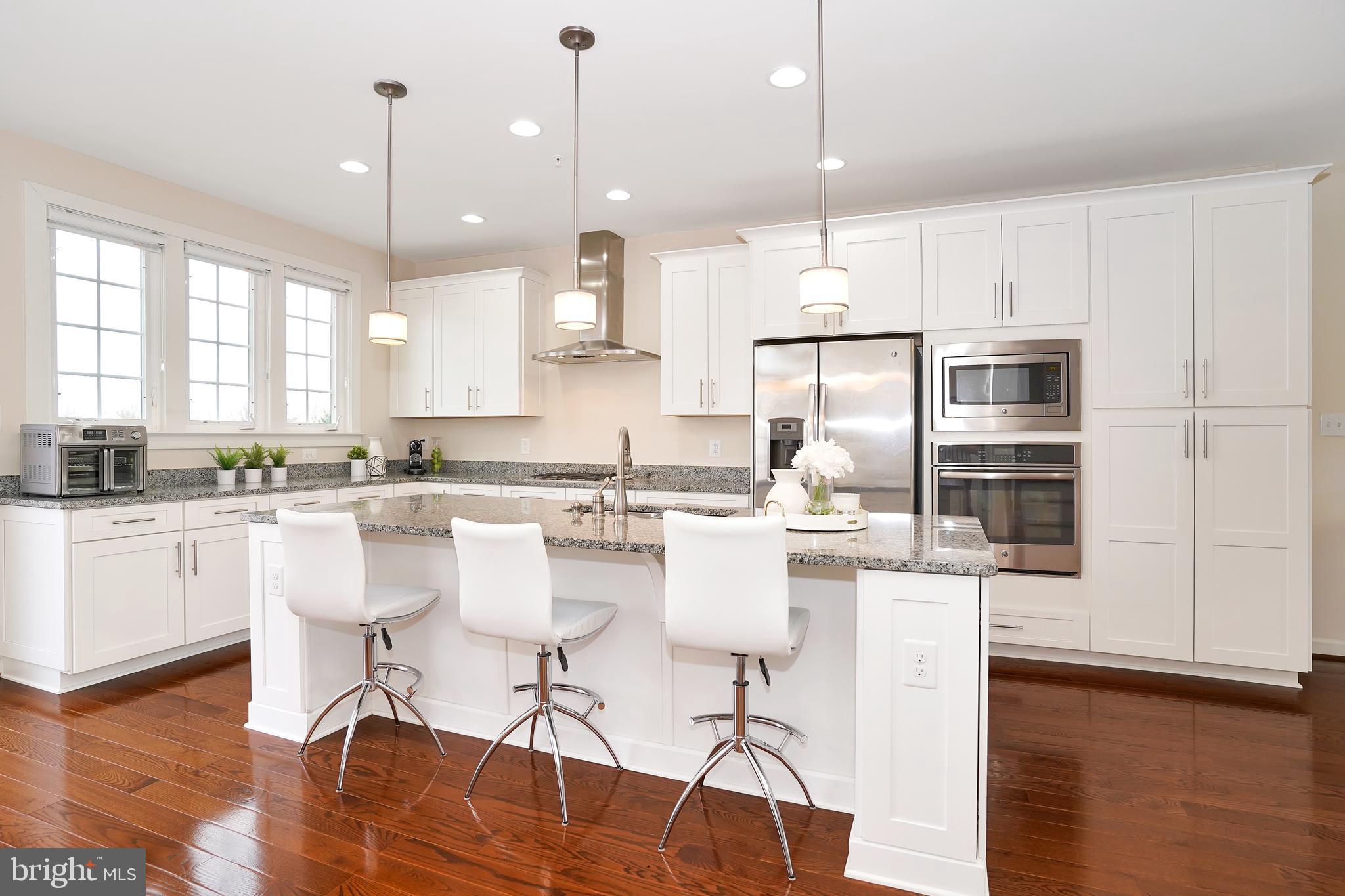 DISCOVERY SQUARE - Residential