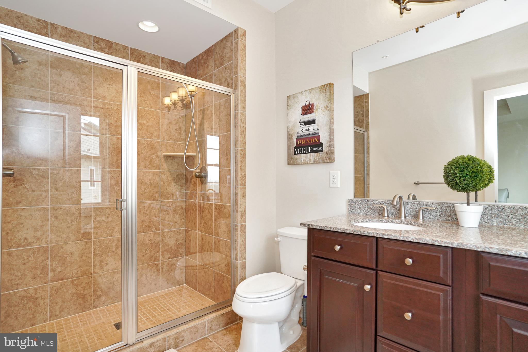 DISCOVERY SQUARE - Residential