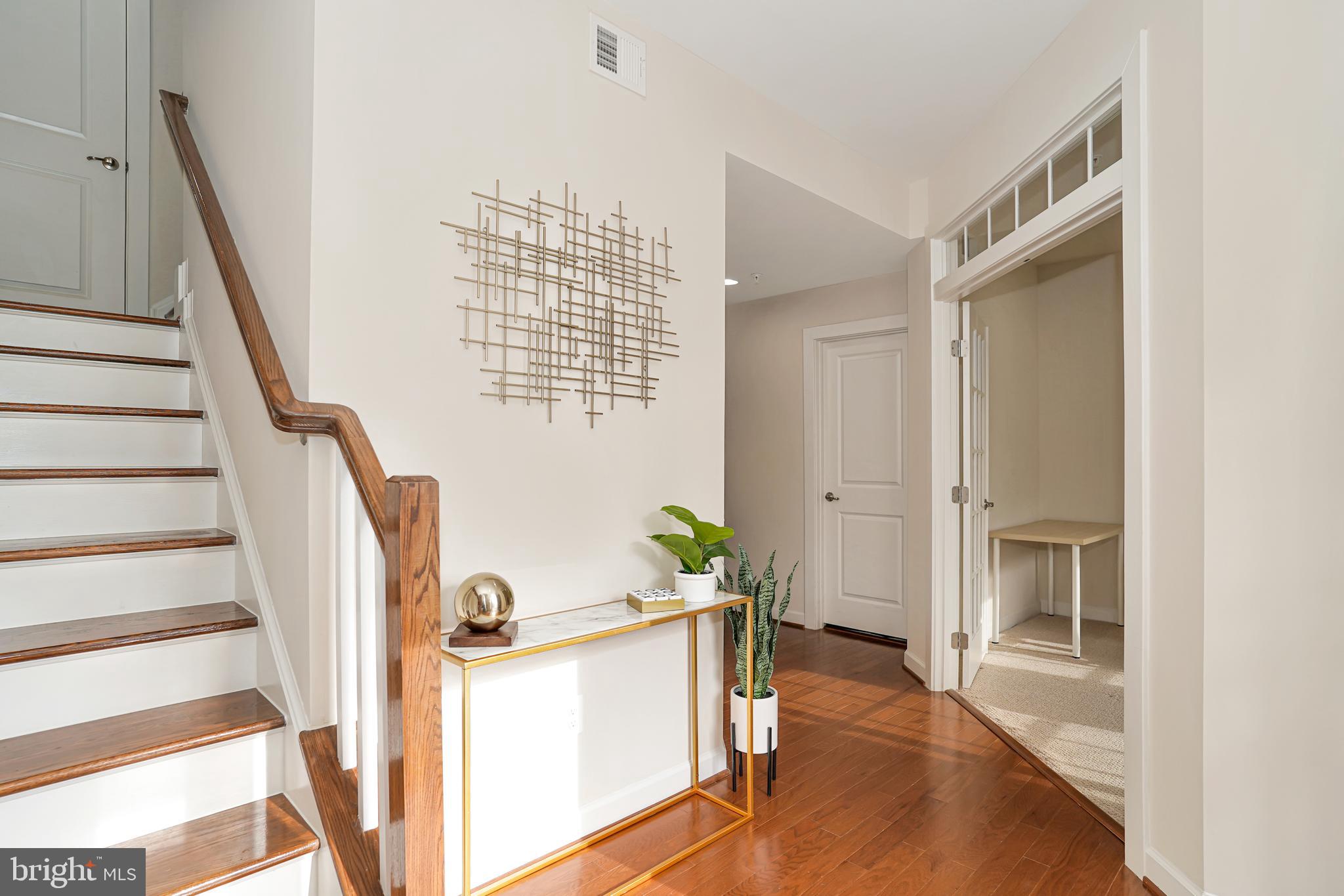 DISCOVERY SQUARE - Residential