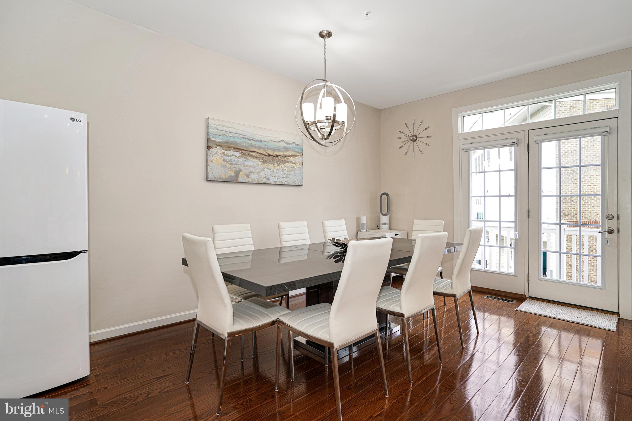 DISCOVERY SQUARE - Residential