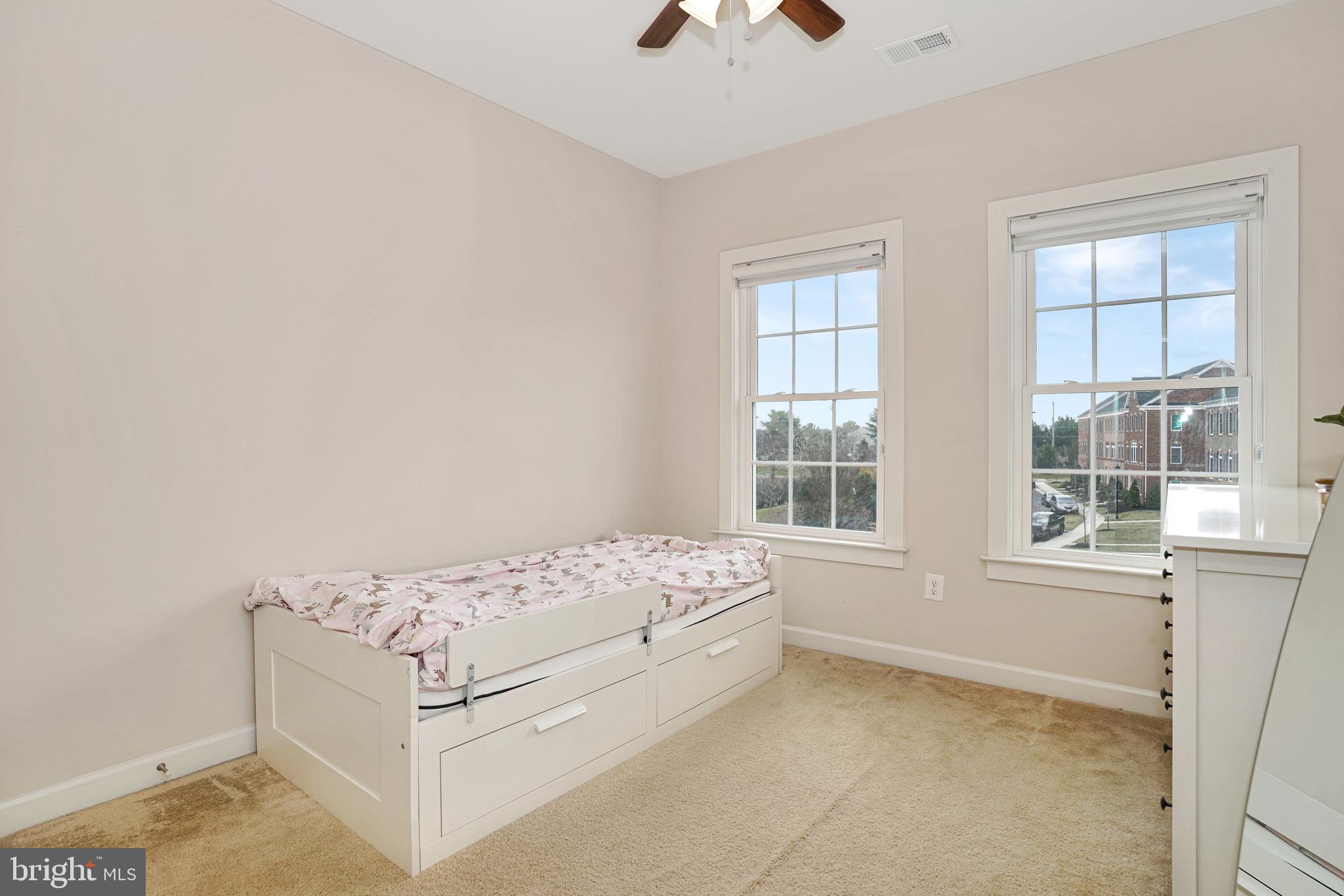 DISCOVERY SQUARE - Residential