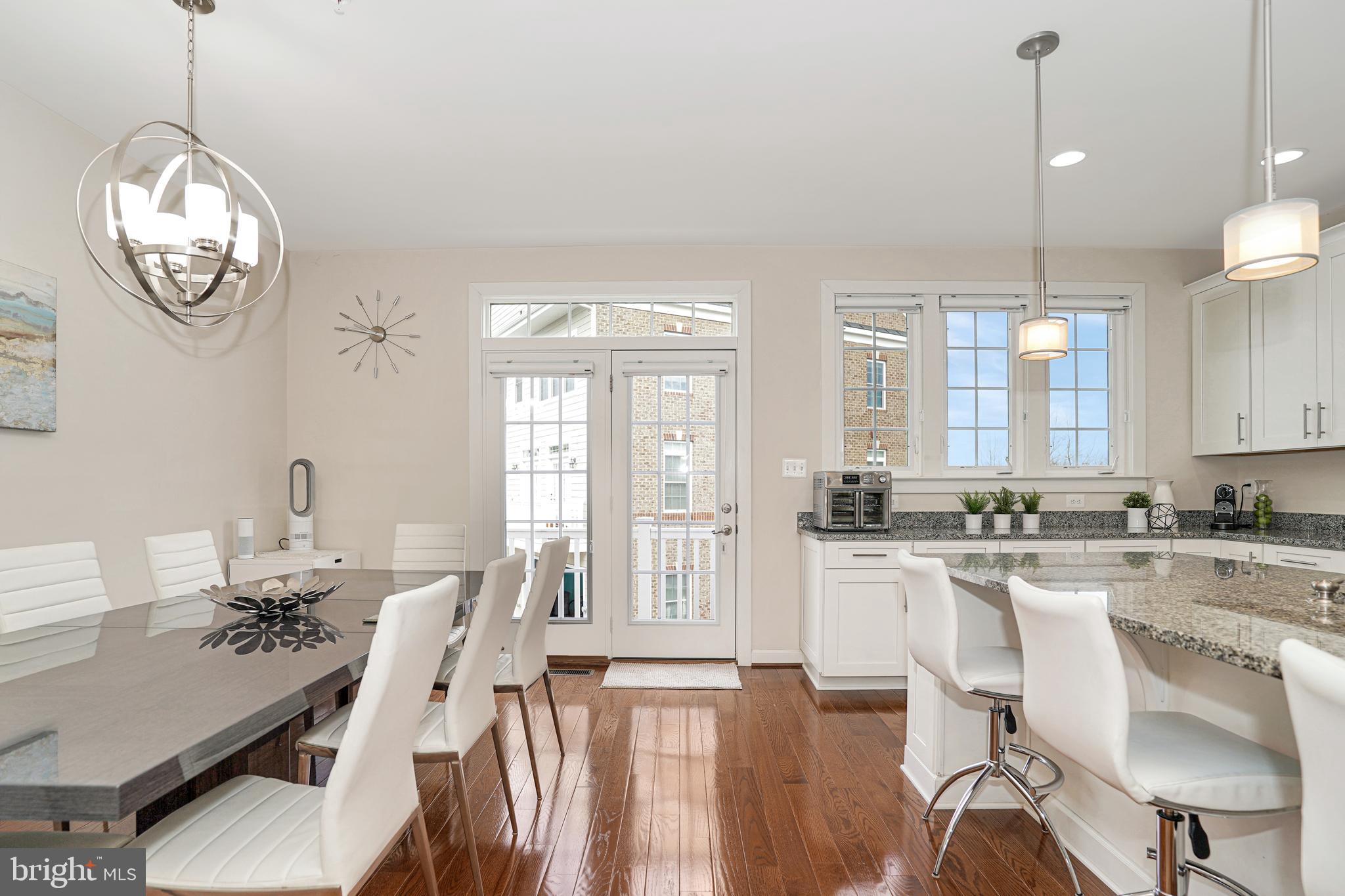 DISCOVERY SQUARE - Residential