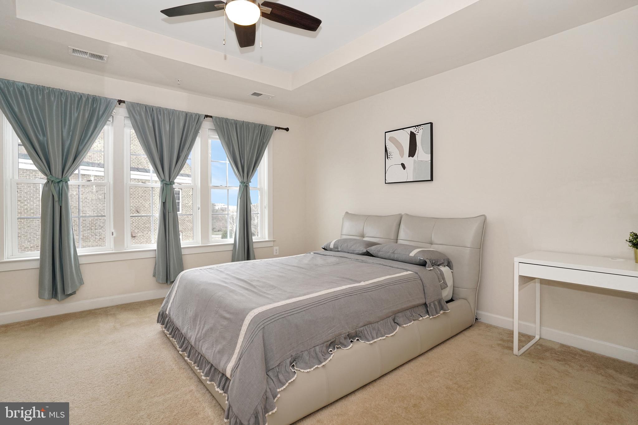 DISCOVERY SQUARE - Residential