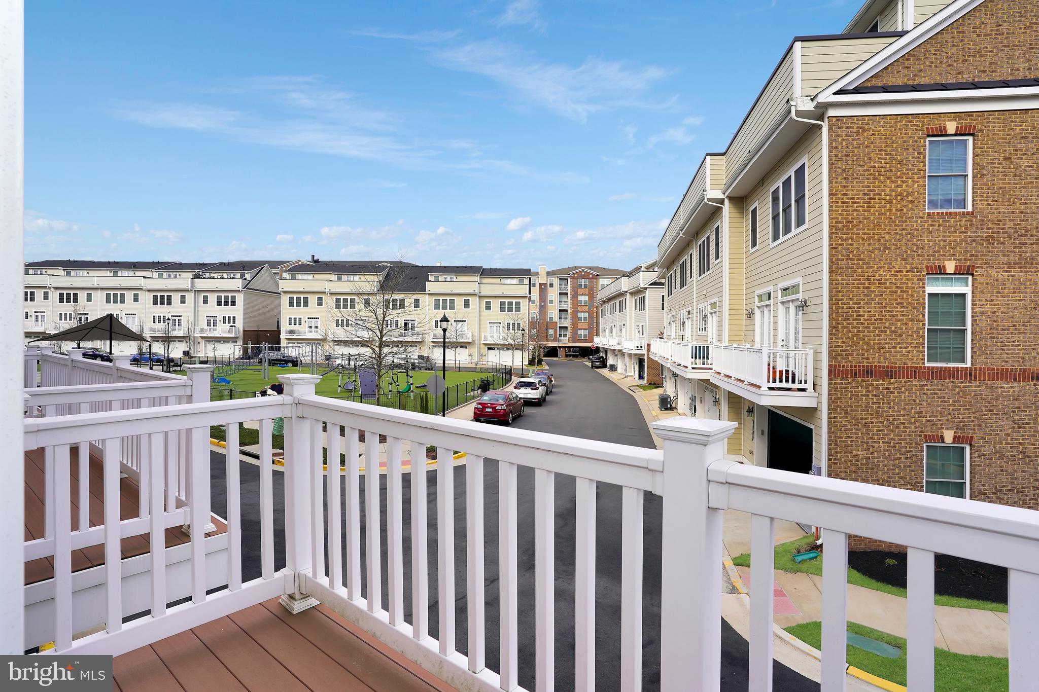 DISCOVERY SQUARE - Residential