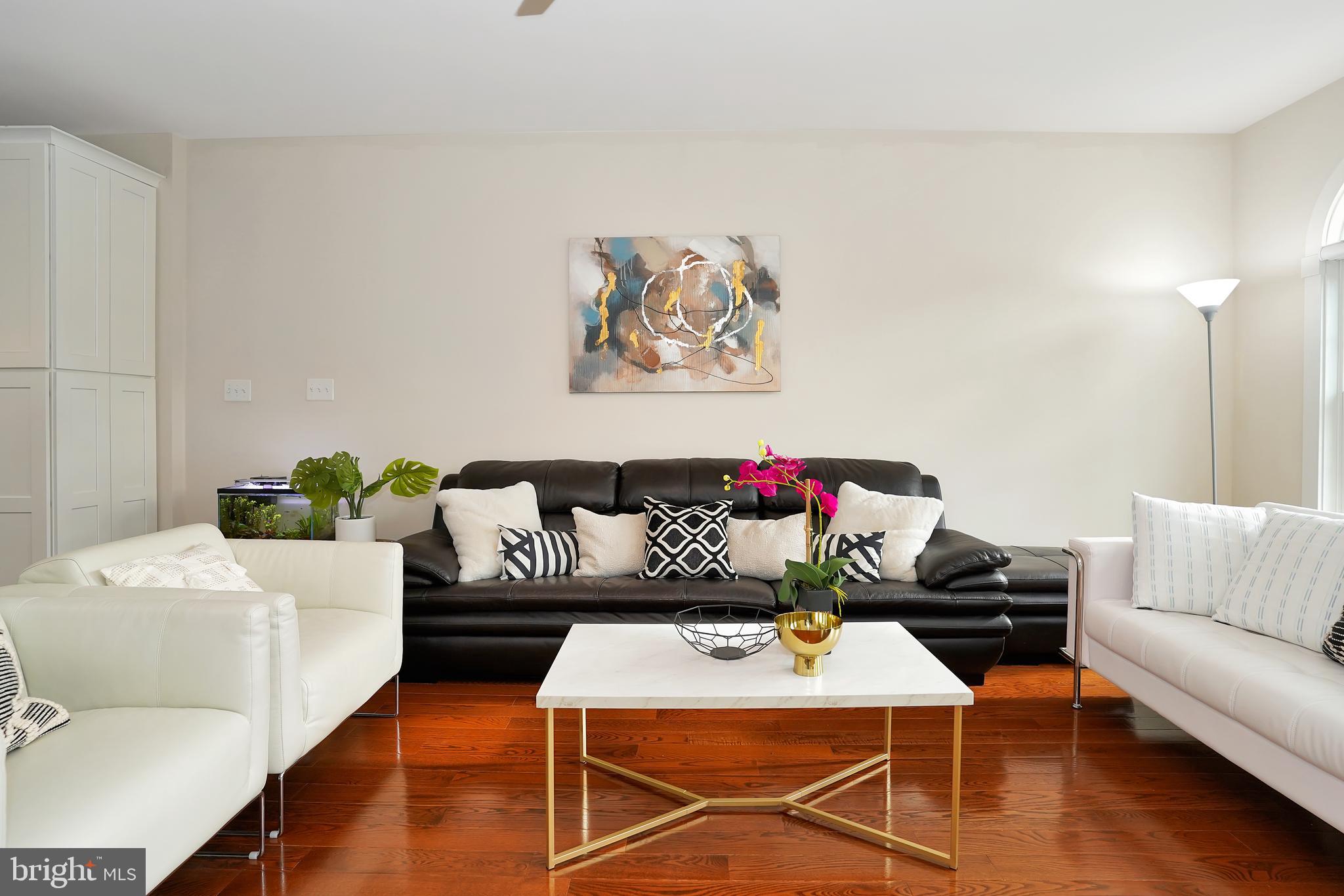 DISCOVERY SQUARE - Residential