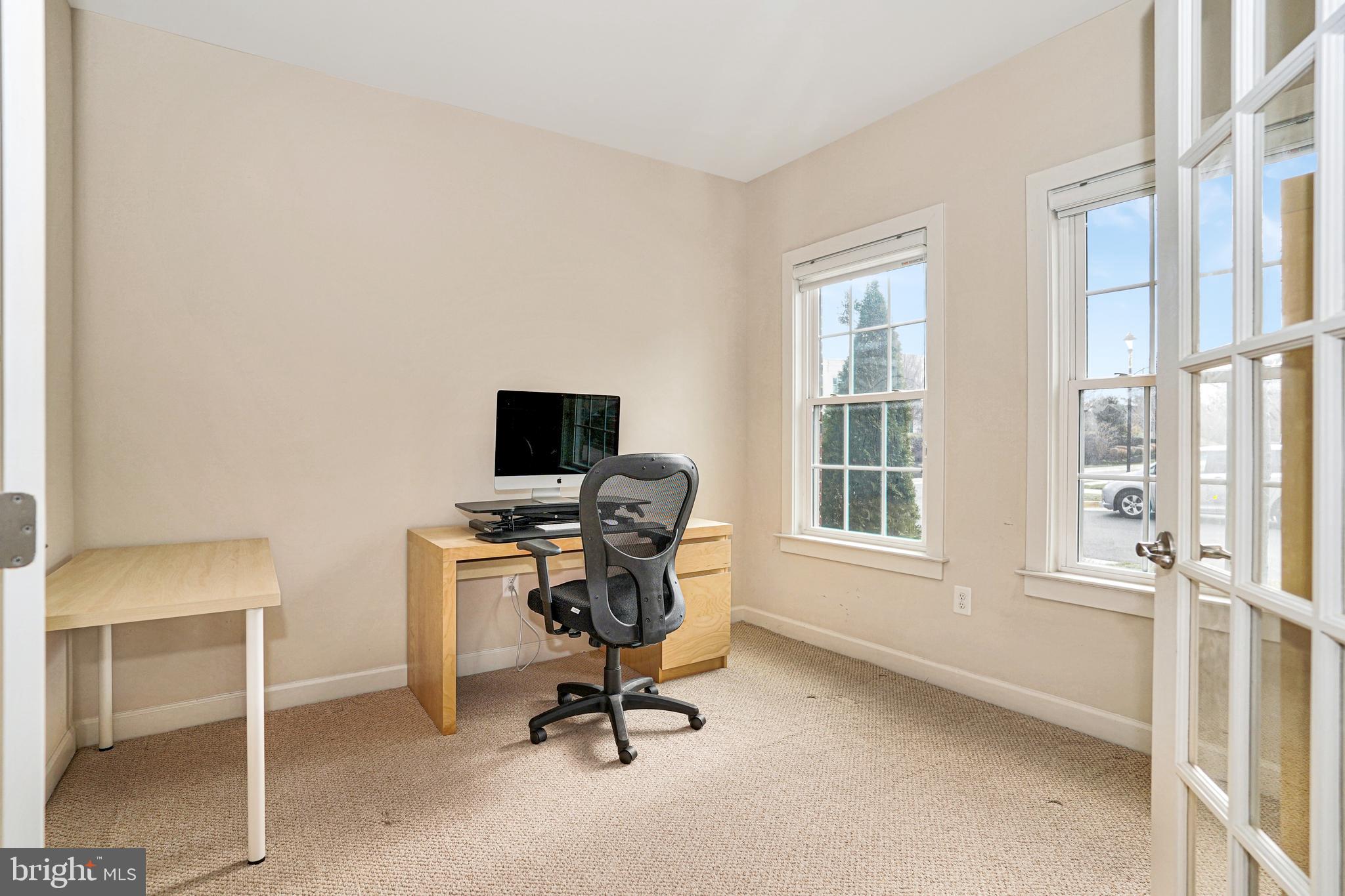 DISCOVERY SQUARE - Residential