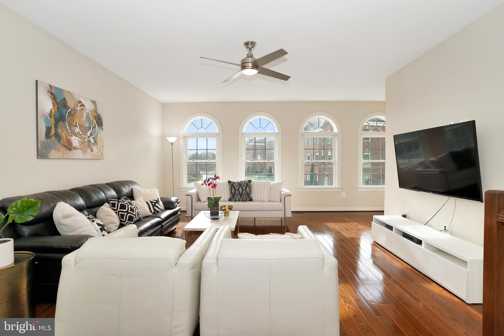 DISCOVERY SQUARE - Residential