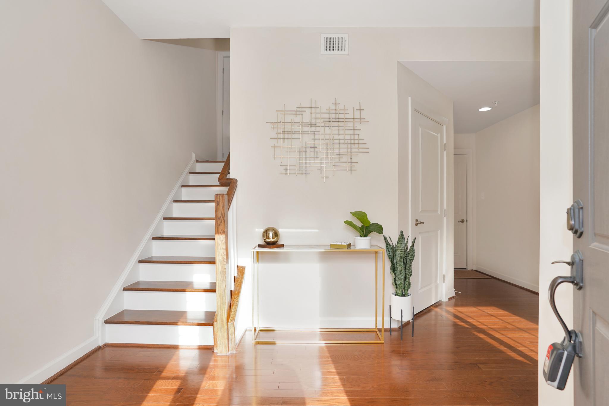 DISCOVERY SQUARE - Residential