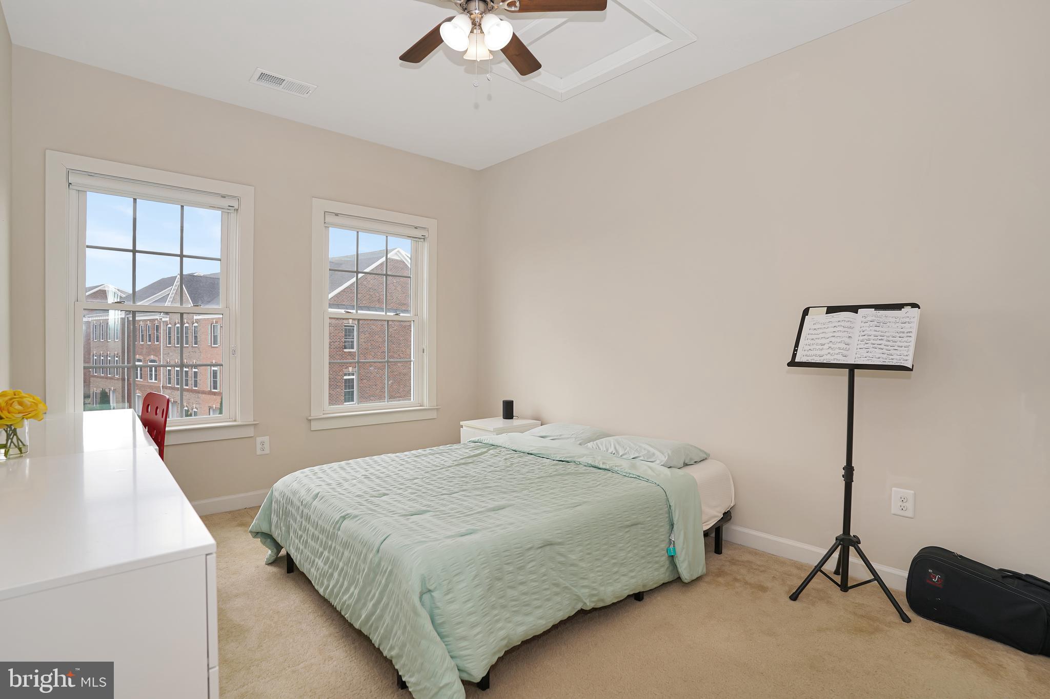 DISCOVERY SQUARE - Residential