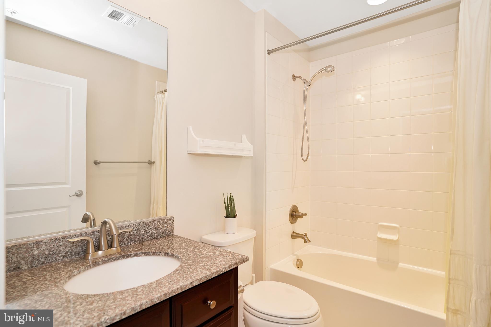 DISCOVERY SQUARE - Residential