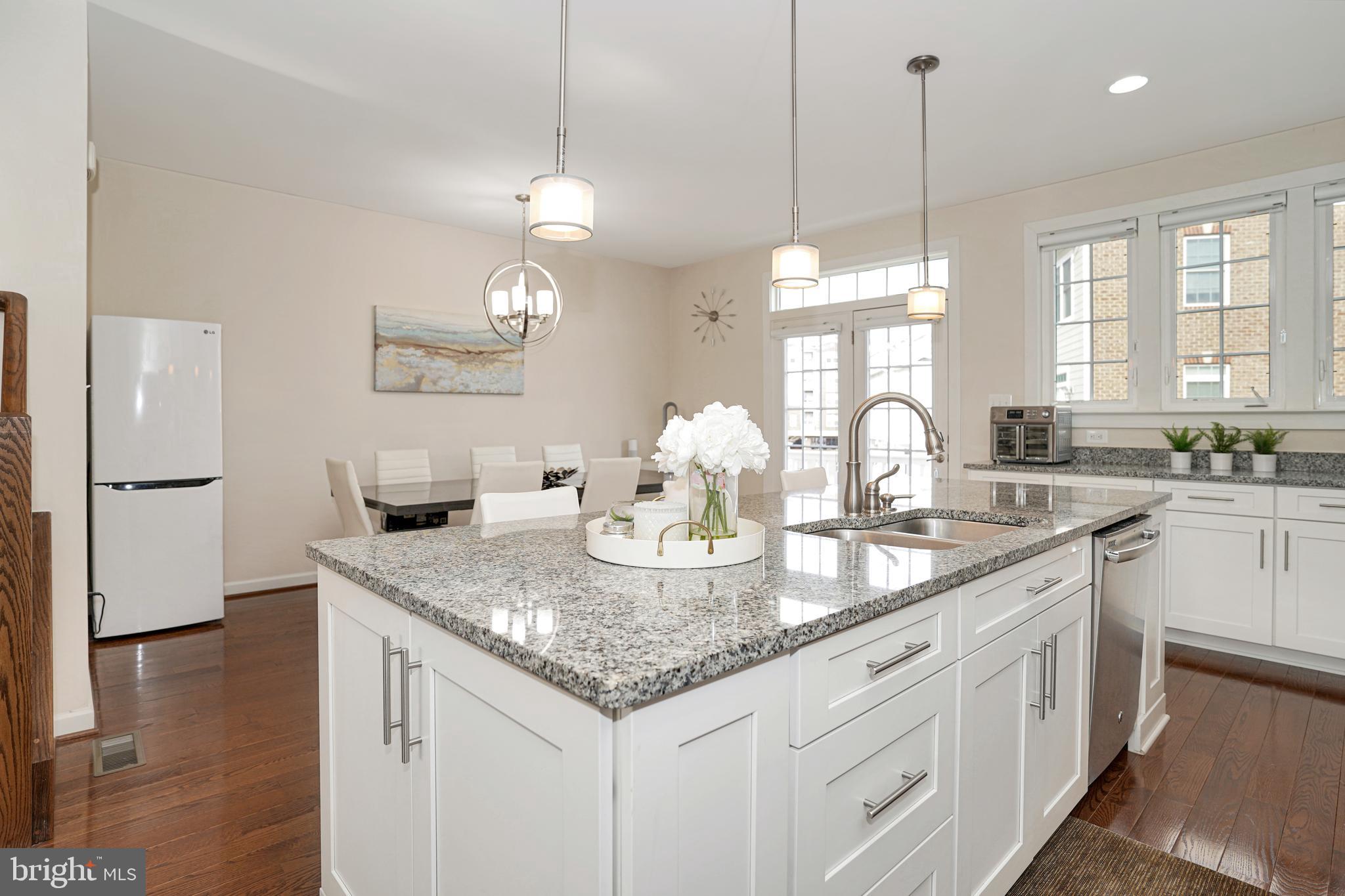 DISCOVERY SQUARE - Residential