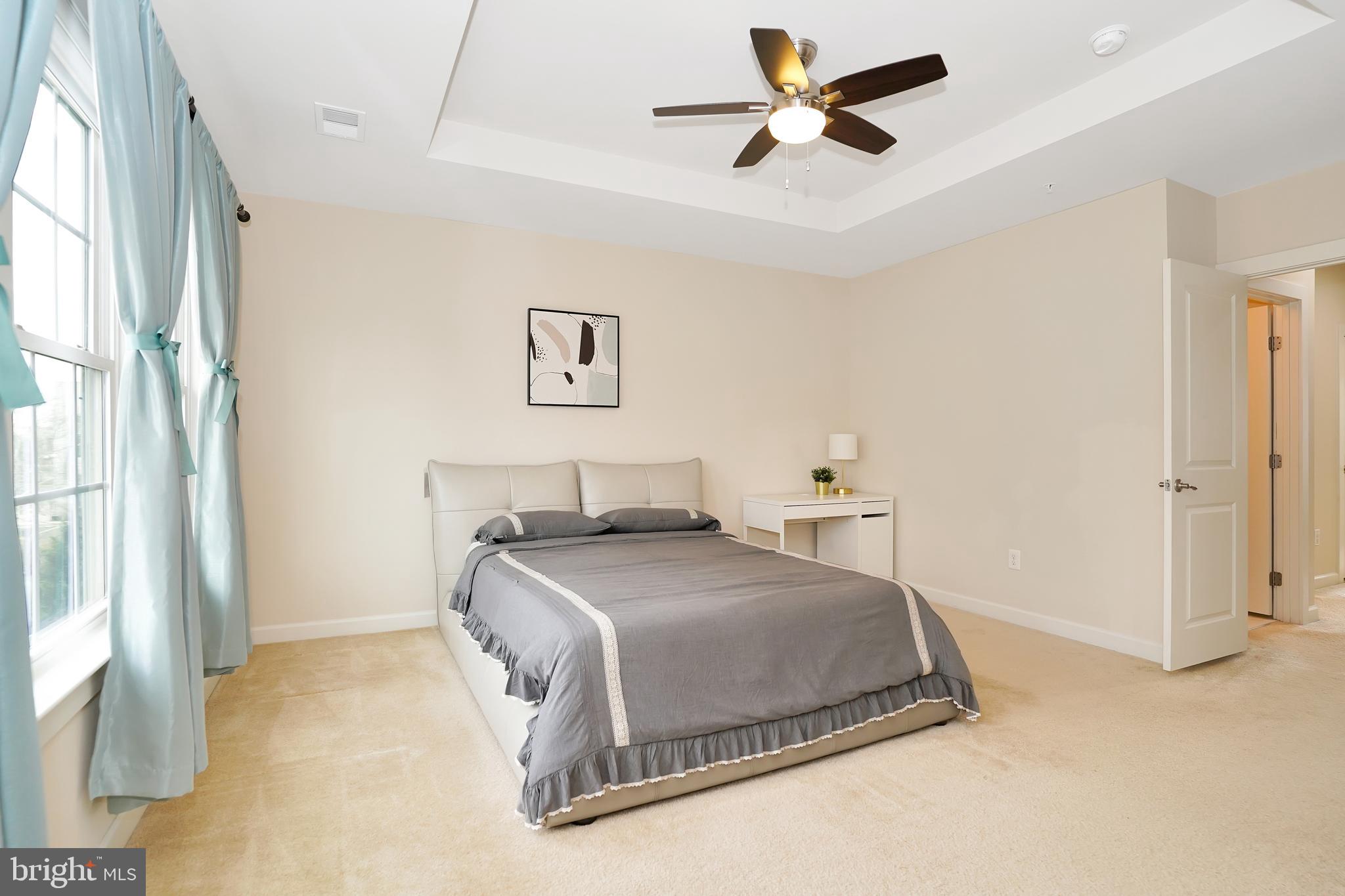 DISCOVERY SQUARE - Residential