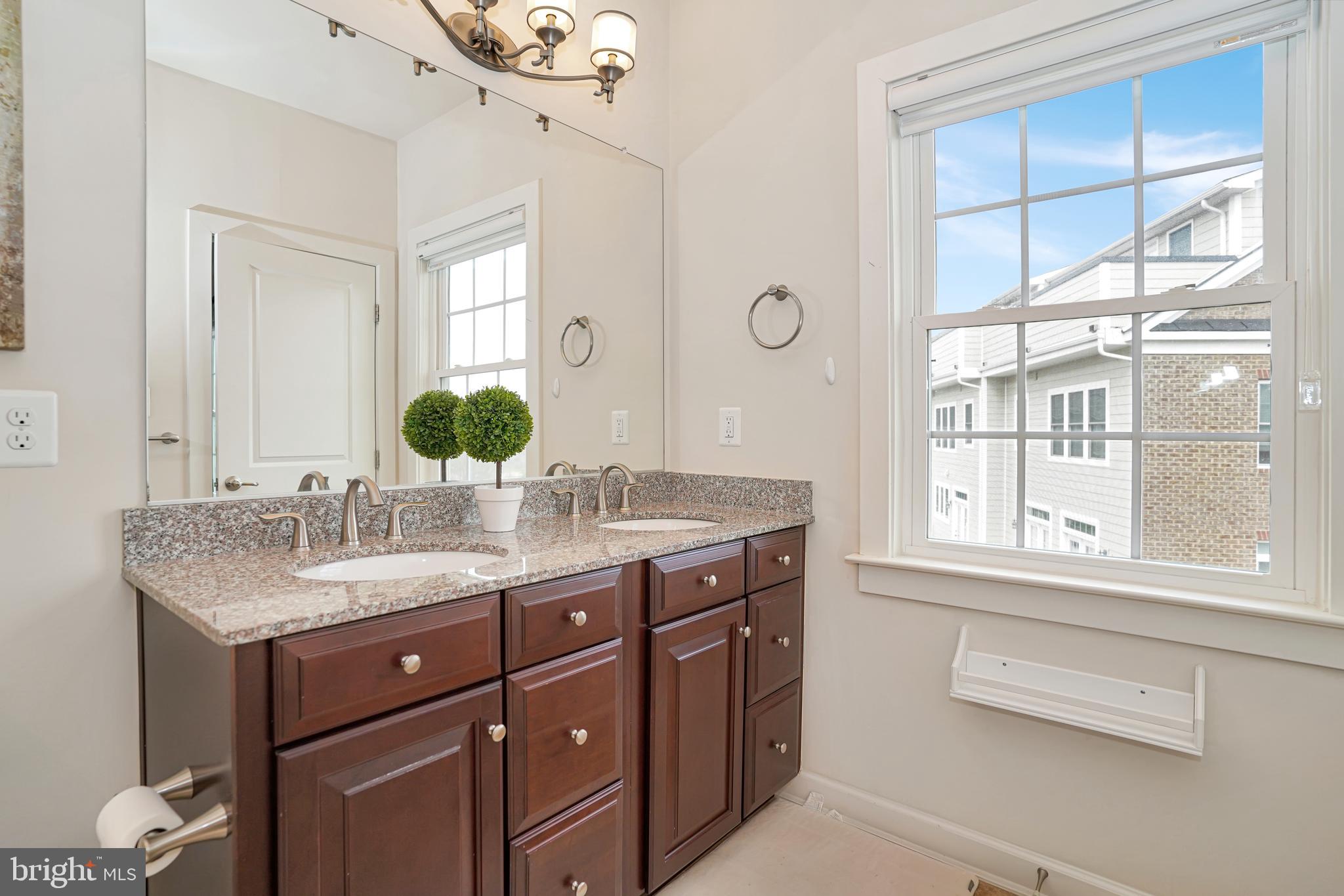 DISCOVERY SQUARE - Residential