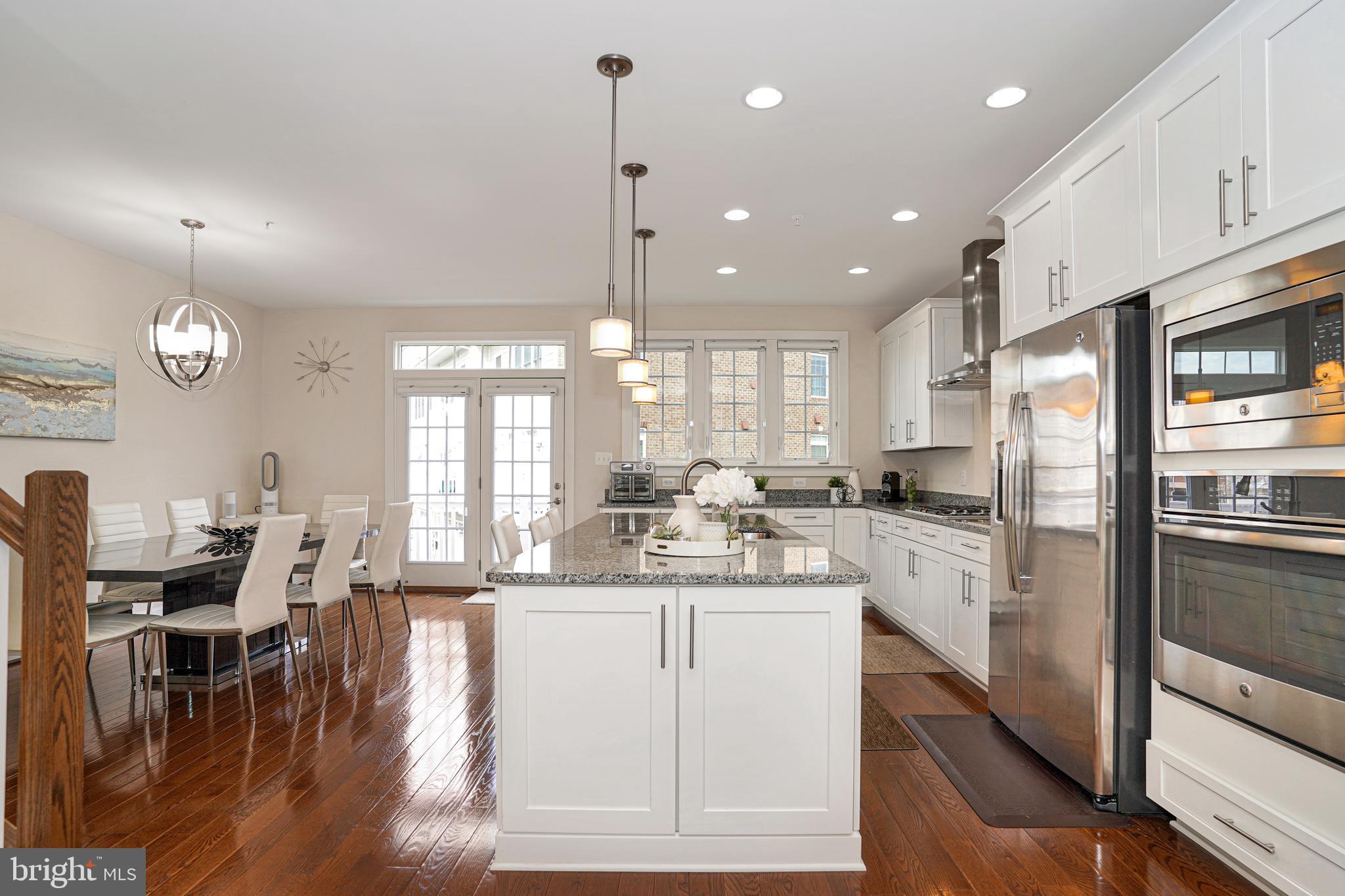 DISCOVERY SQUARE - Residential