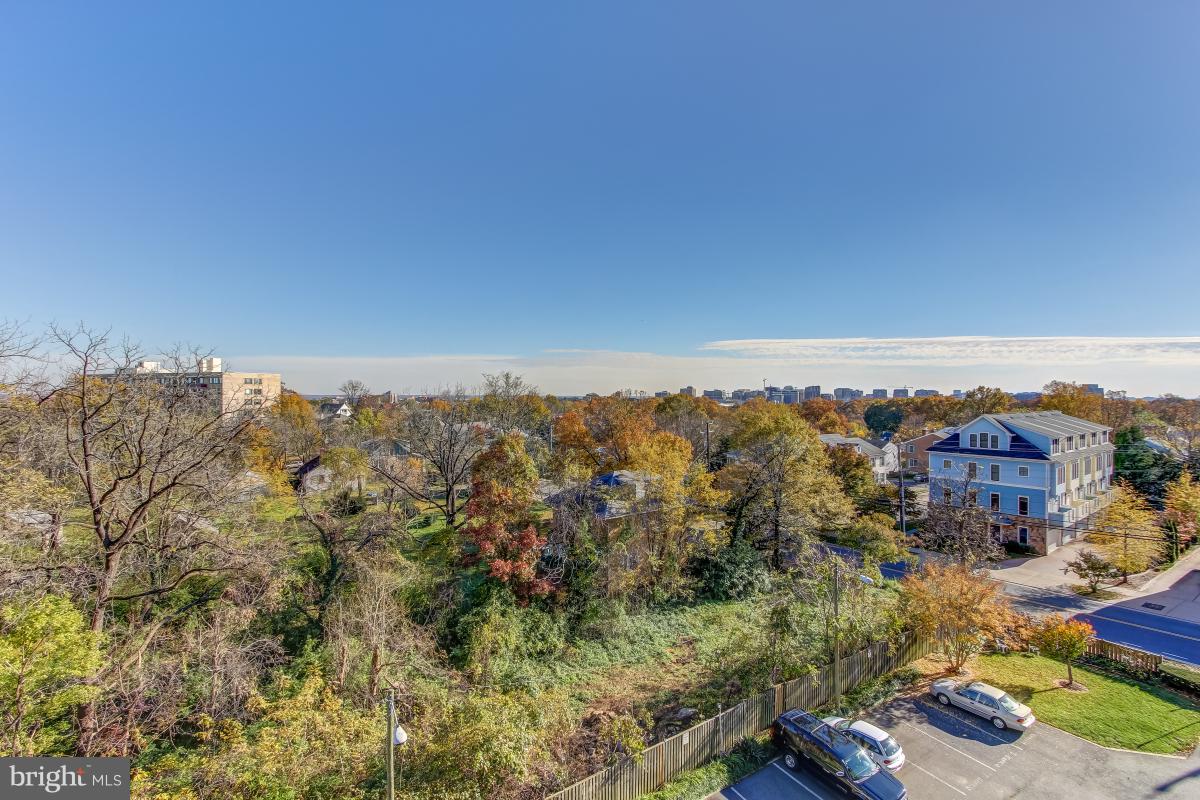 YORKTOWN CONDOMINIUM - Residential