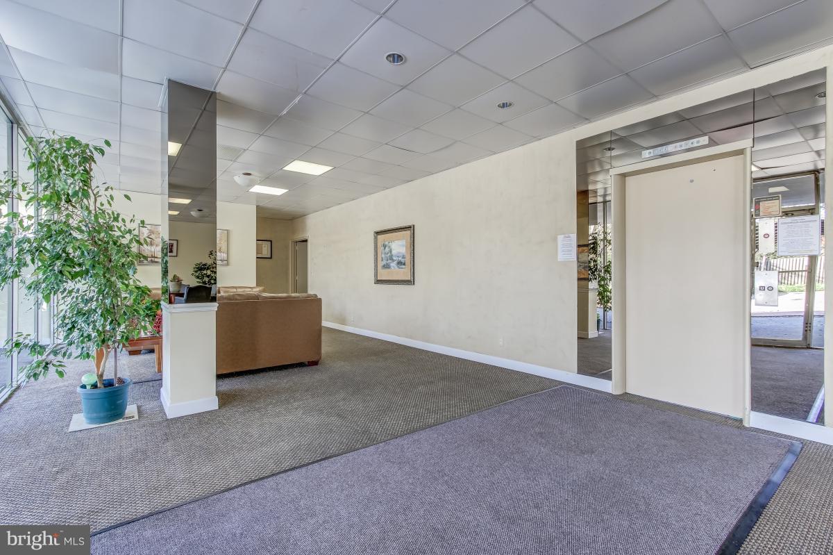 YORKTOWN CONDOMINIUM - Residential