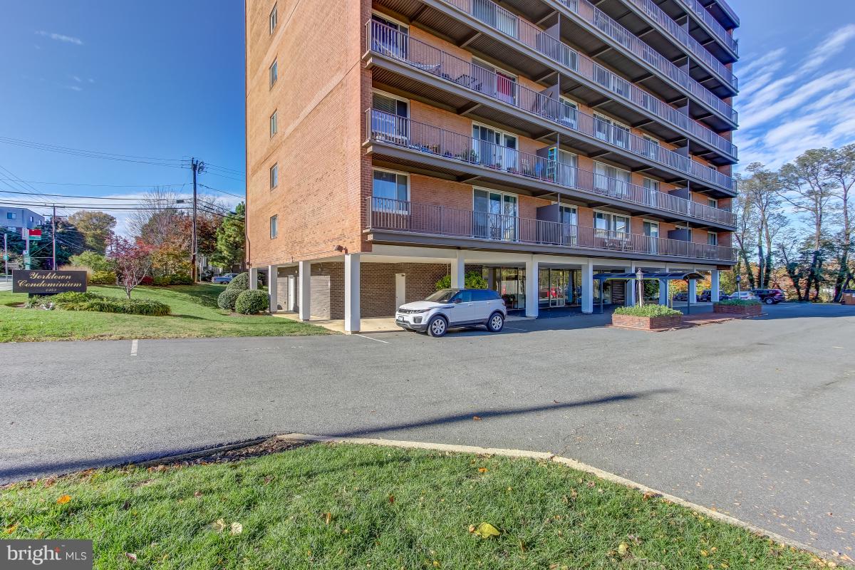 YORKTOWN CONDOMINIUM - Residential