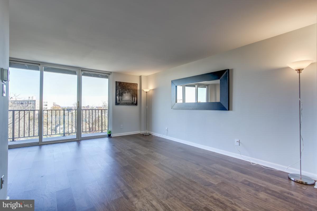 YORKTOWN CONDOMINIUM - Residential