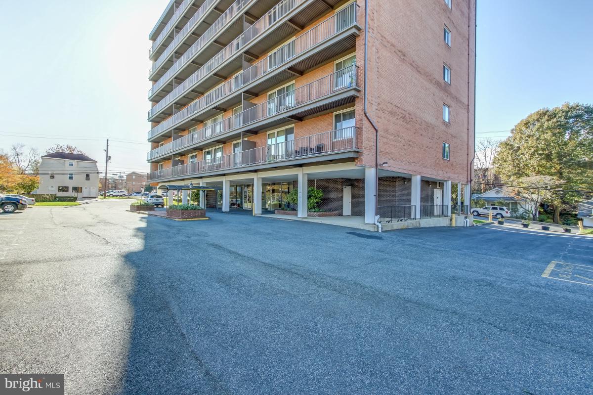 YORKTOWN CONDOMINIUM - Residential