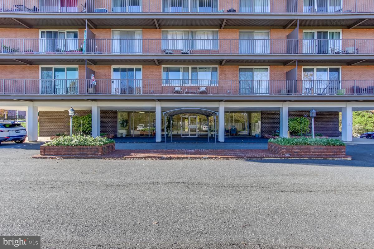 YORKTOWN CONDOMINIUM - Residential