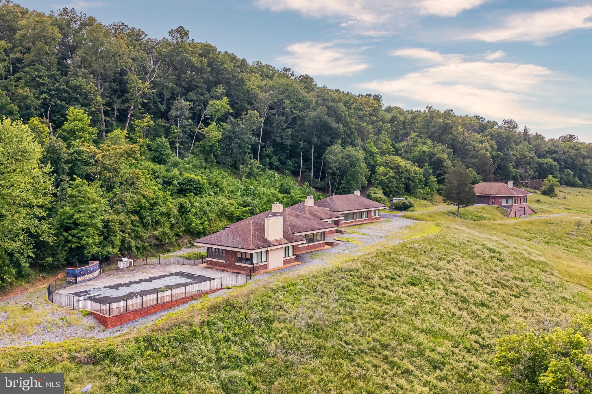 895 FISHERS ROAD