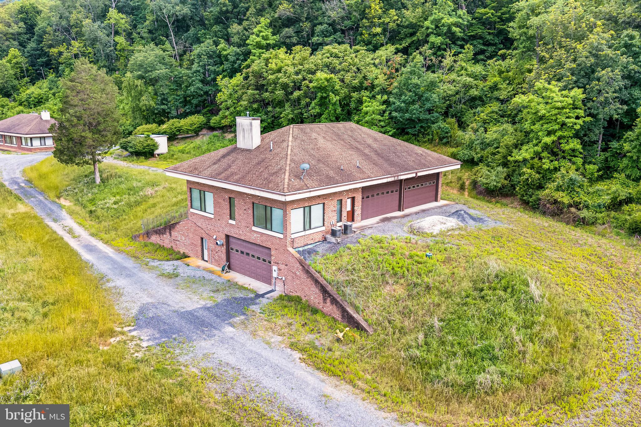 895 FISHERS ROAD