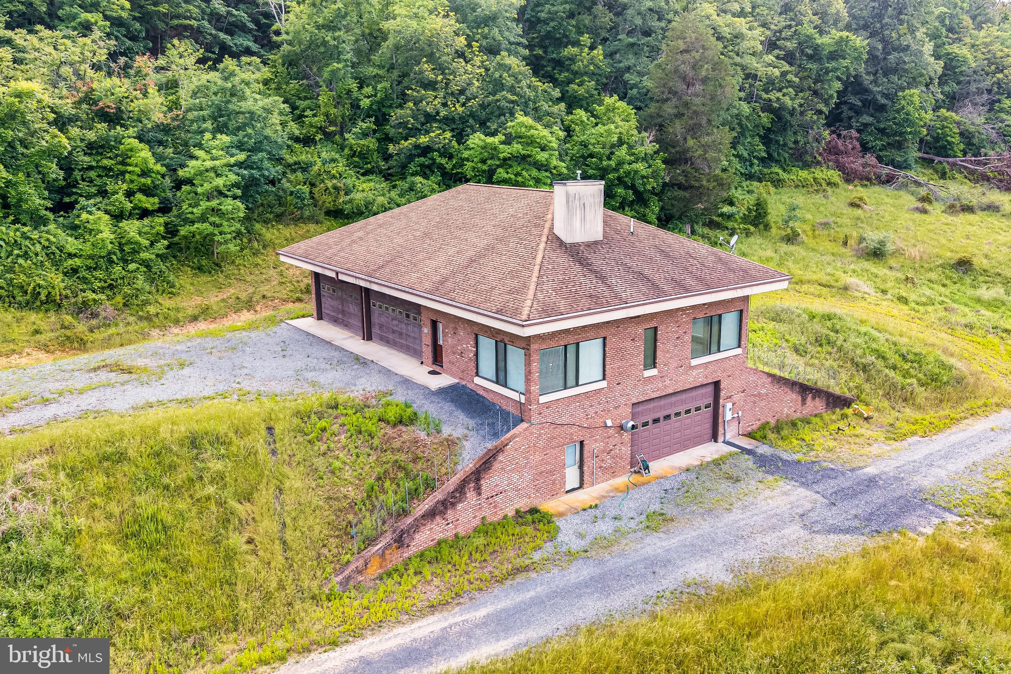 895 FISHERS ROAD