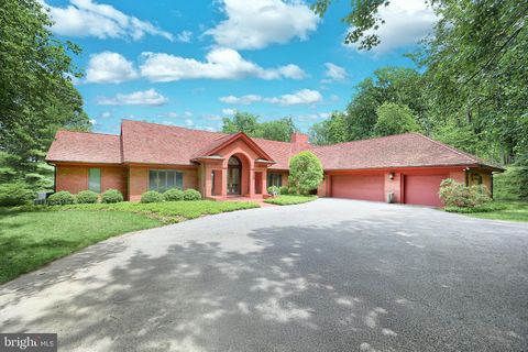 174 SPRINGHOUSE LANE SPRING GROVE PA 17362