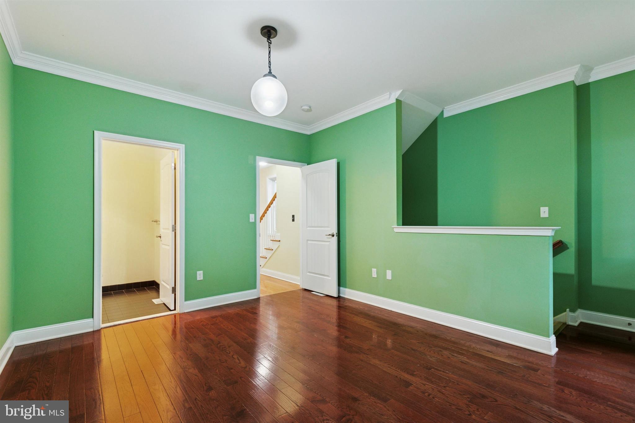 ROXBOROUGH - Residential