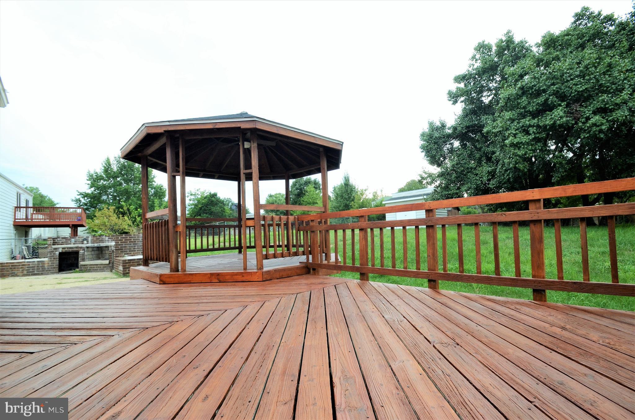 MAPLEWOOD - Residential