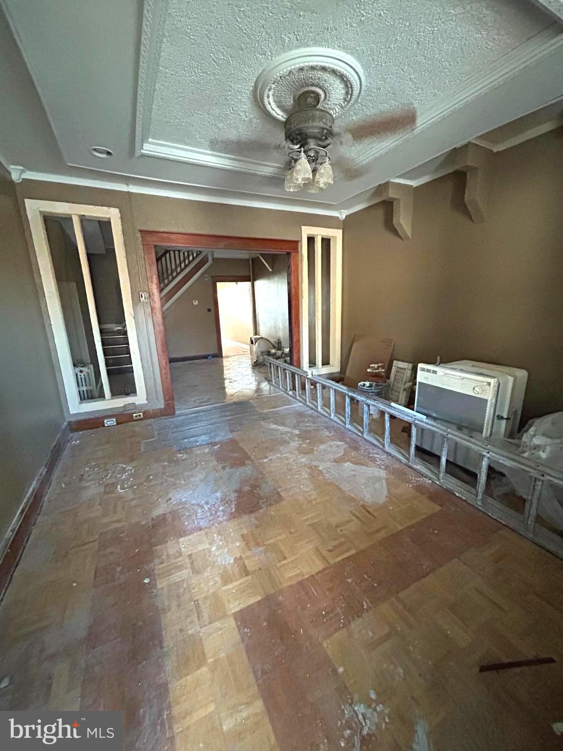 MILL HILL - Residential