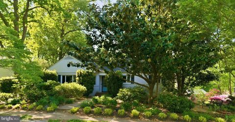 Photo of 2506 N Upshur Street, ARLINGTON, VA 22207 (MLS # VAAR2072806)