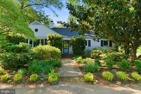 Photo of 2506 N Upshur Street, ARLINGTON, VA 22207 (MLS # VAAR2072806)