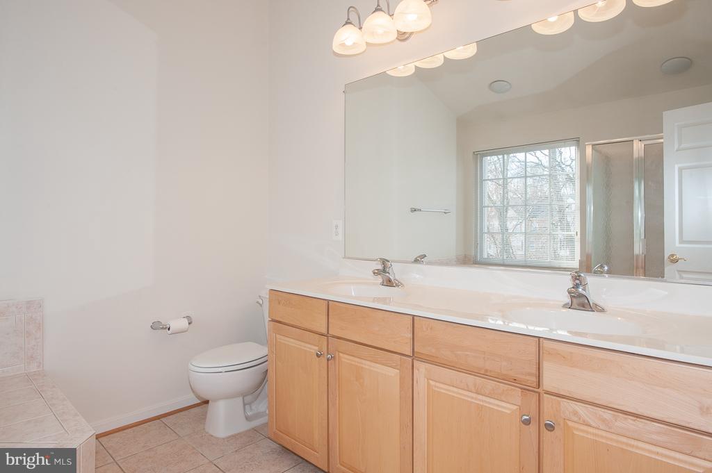 GROVE AT HUNTLEY MEADOWS - Residential Lease