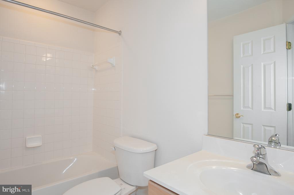 GROVE AT HUNTLEY MEADOWS - Residential Lease