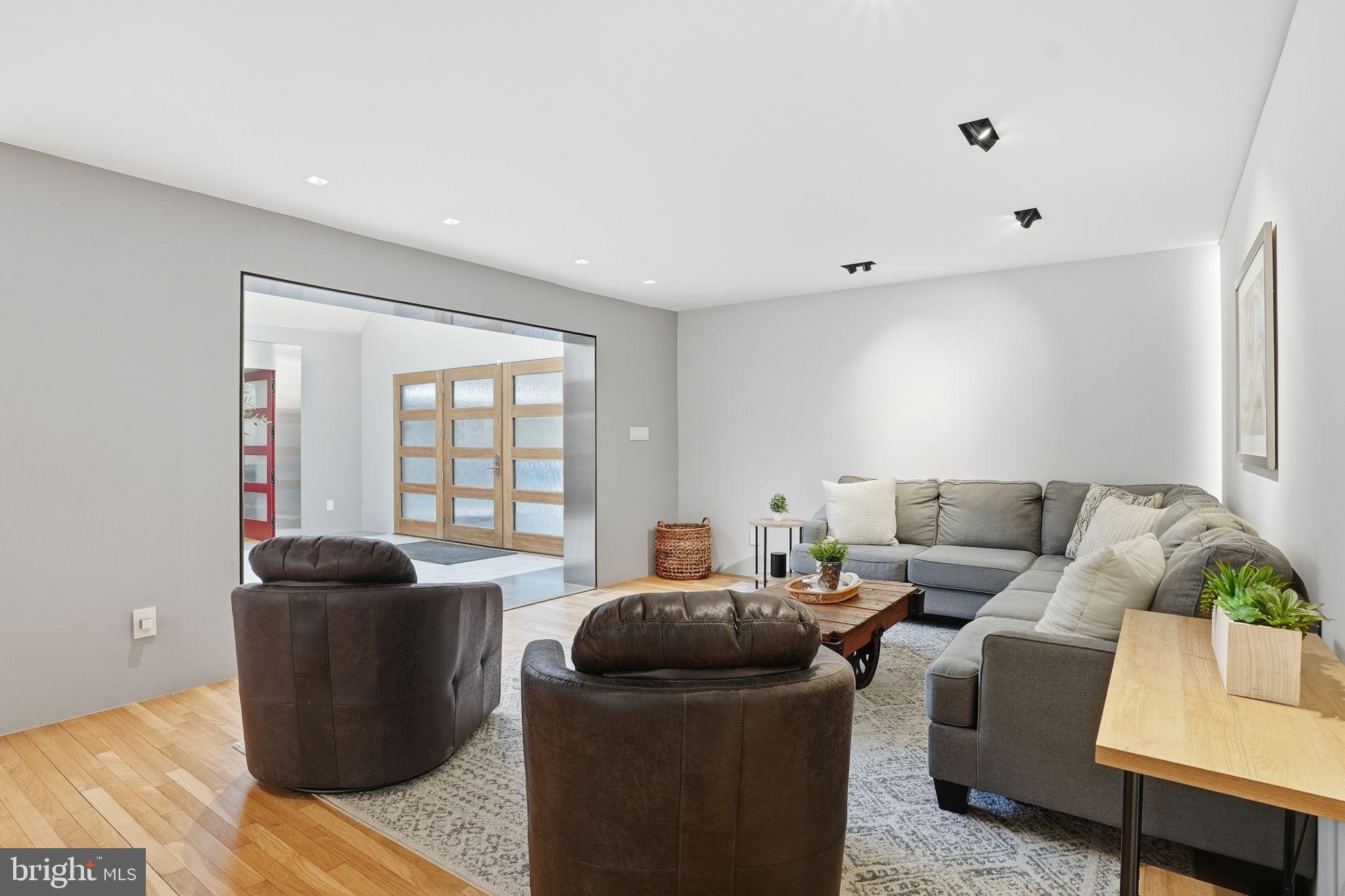 DARNESTOWN OUTSIDE - Residential