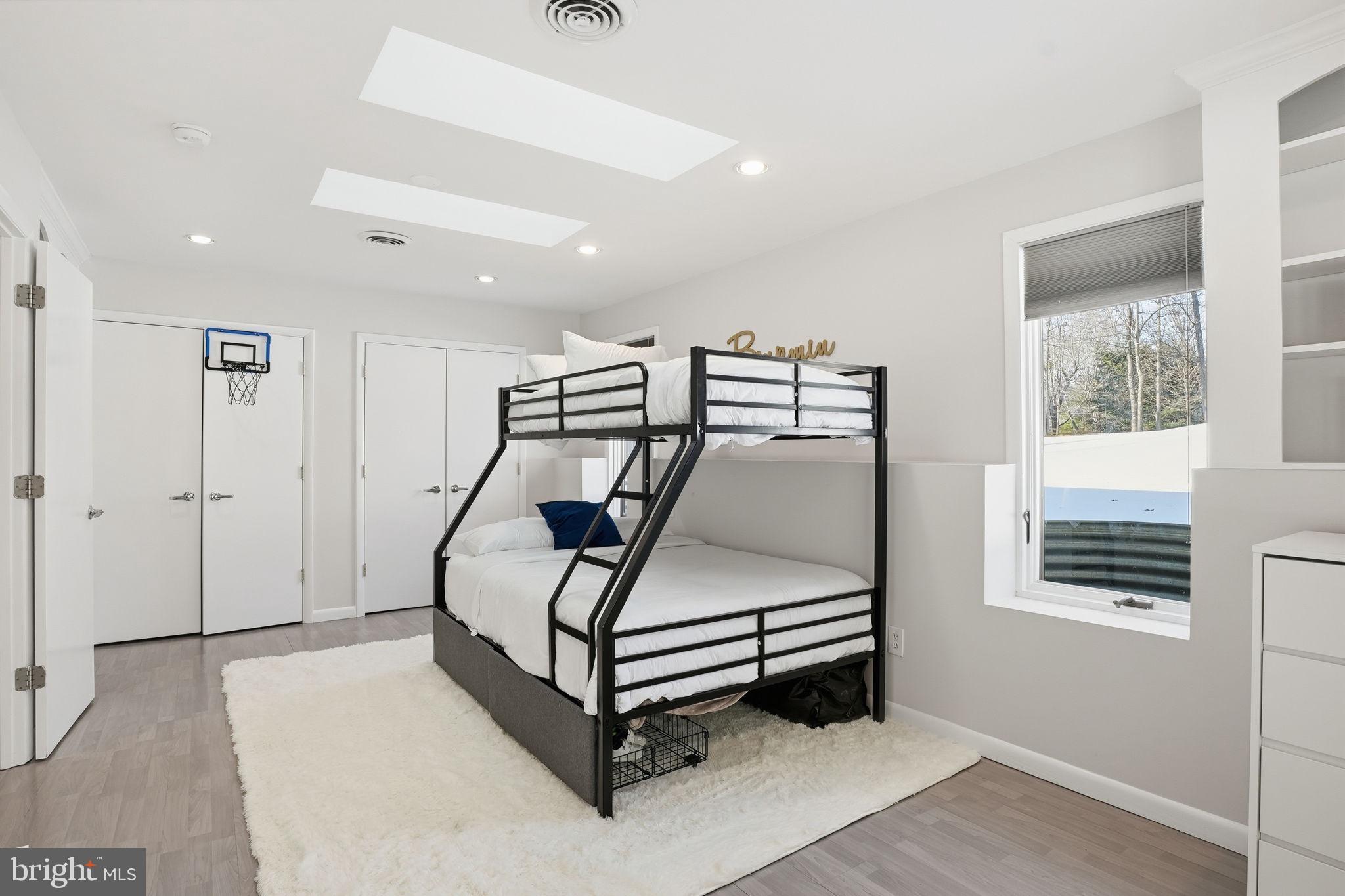 DARNESTOWN OUTSIDE - Residential